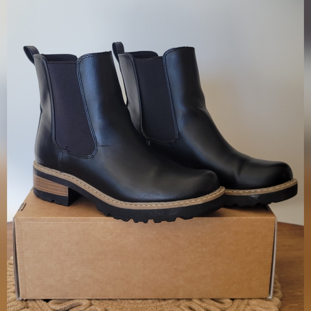 Universal Thread Women's Black Chelsea Boots